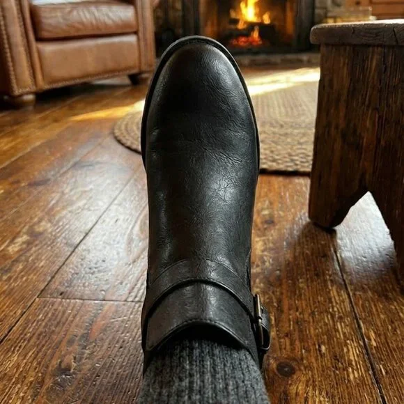 NWT Top Moda Black Faux Leather Buckle Strap Moto Ankle Booties Zip Low Heel - Picture 8 of 8